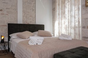 Superior Room, Non Smoking, City View | Soundproofing, iron/ironing board, free WiFi - Rustic Chic (Split)