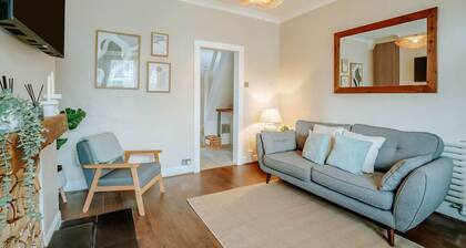 Stay Harrogate 3 Bed Holiday Home | Walk to Convention Centre | Parking