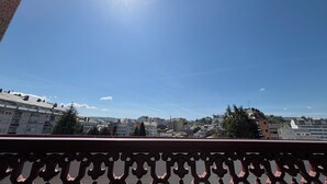 A balcony with a view of a cityscape, featuring buildings and a clear sky. - Centrally located apartment in Sarria (Sarria)