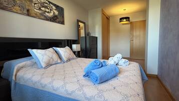 3 slaapkamers, een strijkplank/strijkijzer, wifi, beddengoed