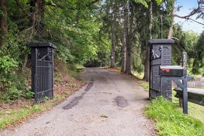 Property grounds - Unique and Secluded Country Estate near Pittsburgh (Weirton)