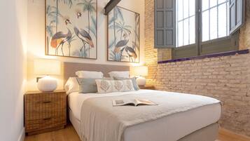 4 bedrooms, iron/ironing board, WiFi, bed sheets