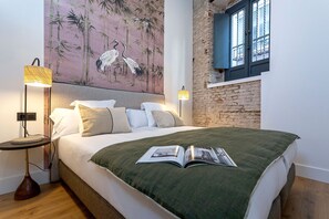 4 bedrooms, iron/ironing board, WiFi, bed sheets - Exclusive apartment in Seville center. Almansa (Seville)