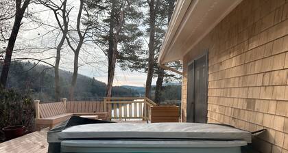 Lakeside Oasis with Hot Tub; 5 min to Ski Mountain!