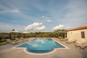 Piscine extérieure