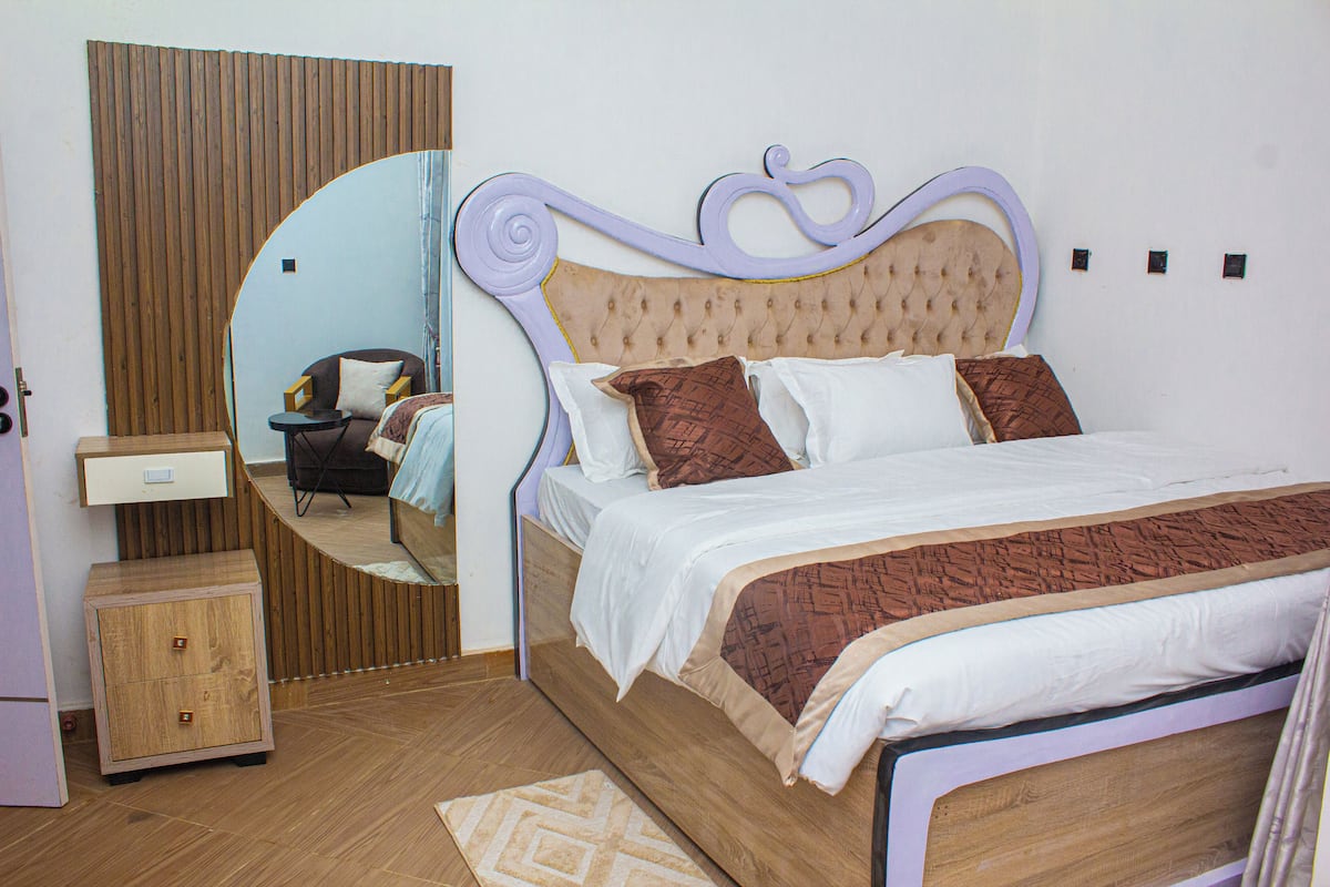 Suite, Courtyard View