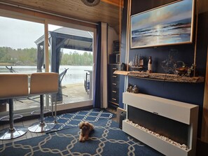 Interior - ZuKaLand Lakehouse|Rooftop Terrace|Optional Cedar WoodFired Cedar Hot Tub & Sauna (Gravenhurst)
