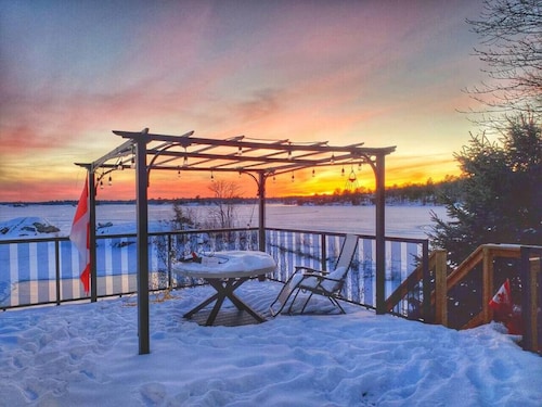 ZuKaLand Lakehouse + Cedar SPA & Rooftop Terrace