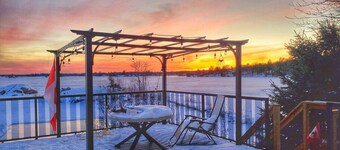 ZuKaLand Lakehouse + Cedar SPA & Rooftop Terrace