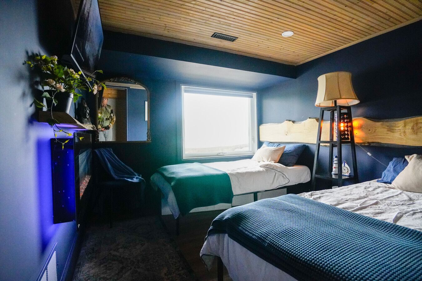 4 bedrooms, desk, iron/ironing board, travel crib