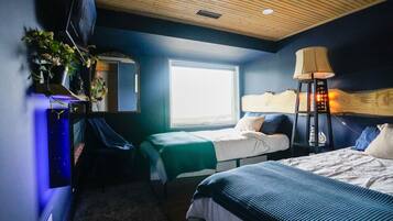 4 bedrooms, desk, iron/ironing board, travel crib