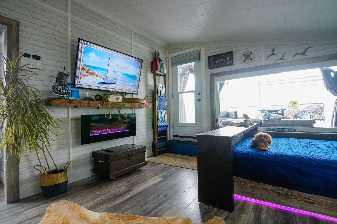 4 bedrooms, desk, iron/ironing board, travel crib