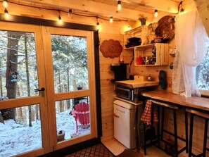 Frigorífico, horno, placa de cocina y cafetera o tetera