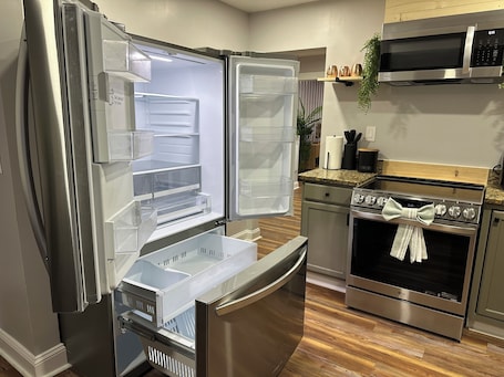 Fridge, microwave, oven, stovetop. Winston Salem 3Bd 2Ba GAME ROOM mins to Downtown