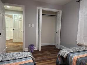 3 bedrooms, desk, iron/ironing board, free WiFi