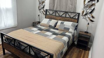 3 bedrooms, desk, iron/ironing board, free WiFi