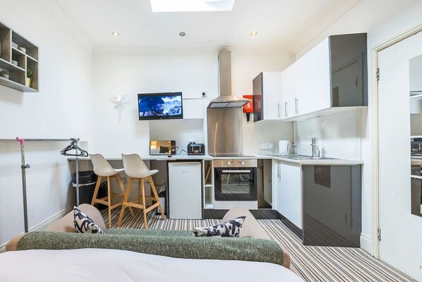 5 bedrooms, desk, WiFi