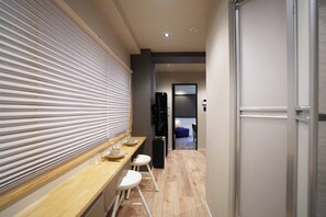 1 chambre, bureau, fer et planche à repasser, Wi-Fi gratuit