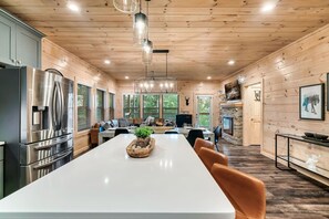 Dining - The Bear and Buck Luxury Cabin Indoor Pool Theater (Sevierville)