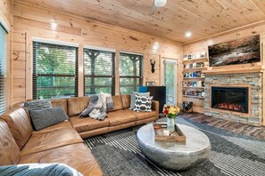 Smart TV, fireplace