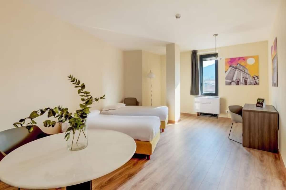 Free WiFi, bed sheets