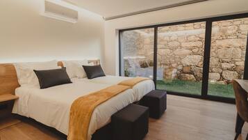 2 chambres, coffres-forts dans les chambres