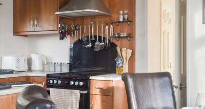 Cookies Corner is a three-bedroom caravan is perfect for a relaxing getaway.