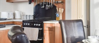 Cookies Corner is a three-bedroom caravan is perfect for a relaxing getaway.