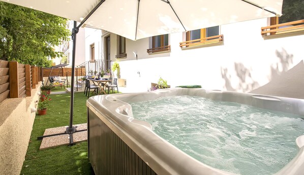 Terrace/patio - ClickSardegna HiddenGarden with garden and whirlpool in the heart of Alghero (Alghero)