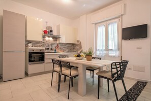 Dining - ClickSardegna HiddenGarden with garden and whirlpool in the heart of Alghero (Alghero)