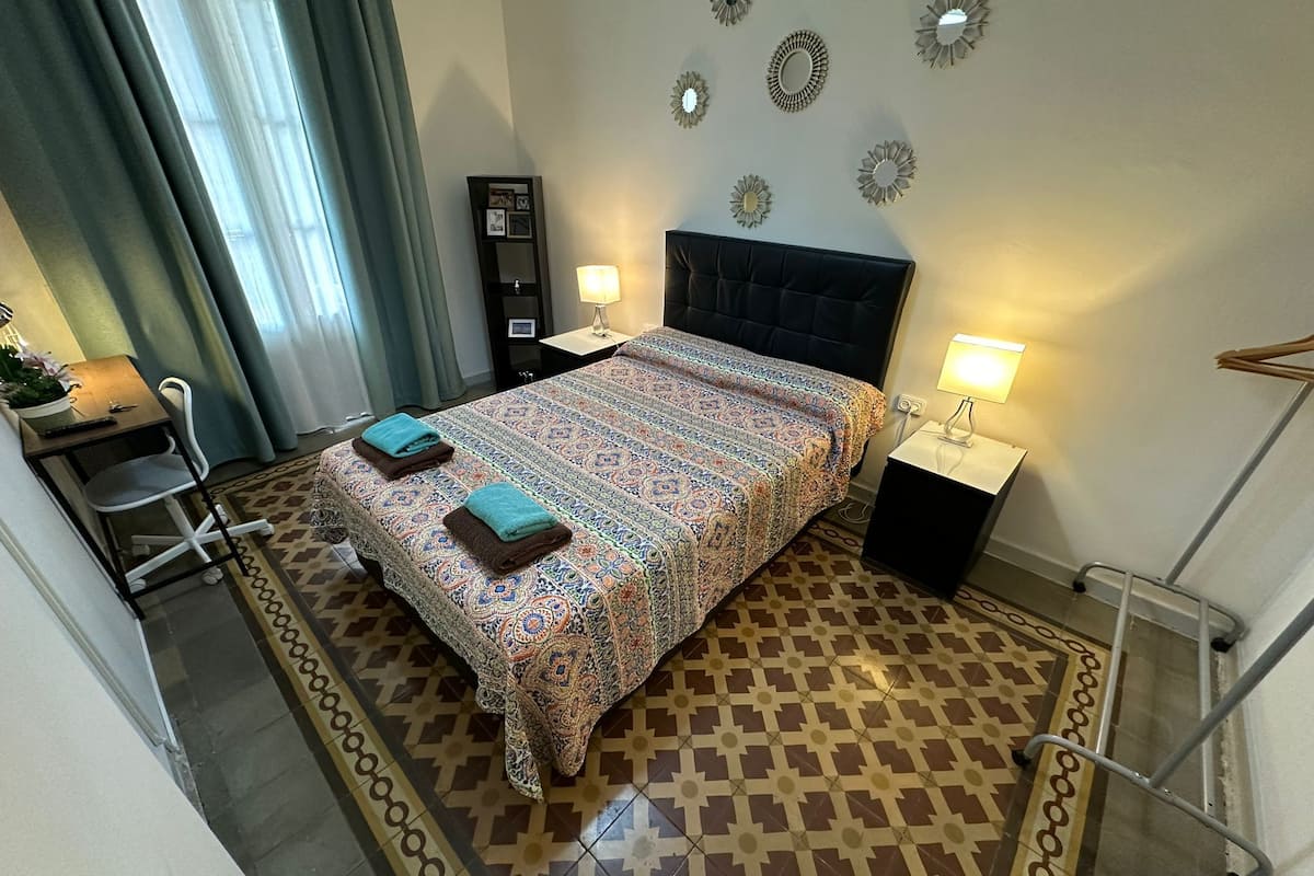 Classic Double Room, Shared Bathroom | Desk, iron/ironing board, free WiFi