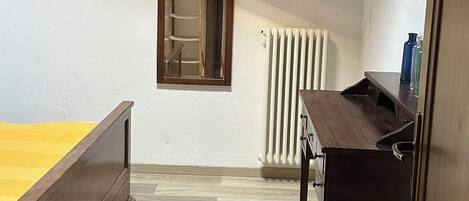 3 bedrooms, desk, iron/ironing board, travel cot