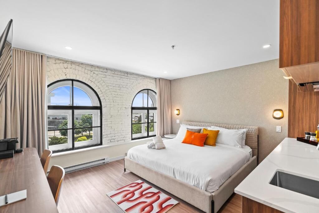 ห้องพาโนรามิก, วิวทะเลสาบ | ตู้นิรภัยในห้องพัก, โต๊ะทำงาน, พื้นที่ทำงานแบบใช้แล็ปท็อป