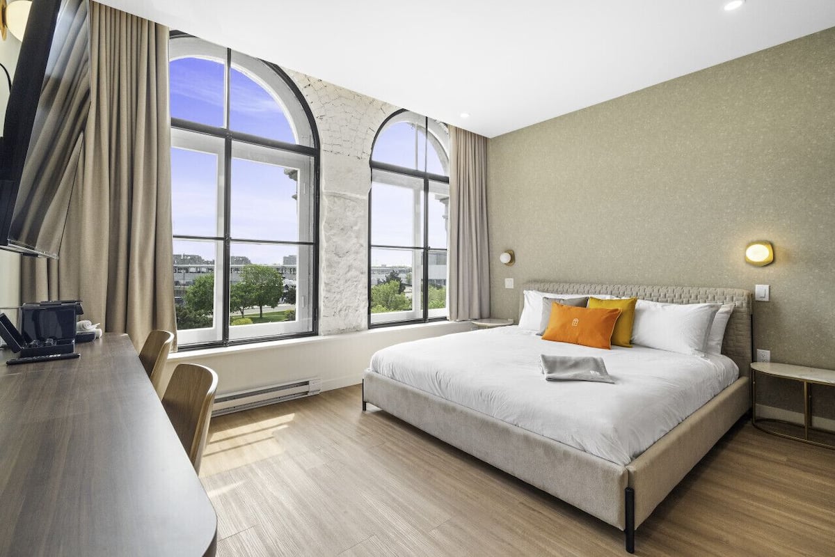 In-room safe, desk, laptop workspace, iron/ironing board