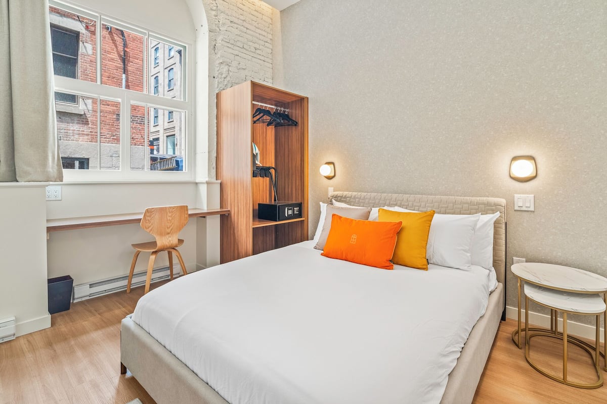 In-room safe, desk, laptop workspace, iron/ironing board