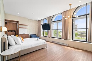 Caja de seguridad en la habitación y escritorio 