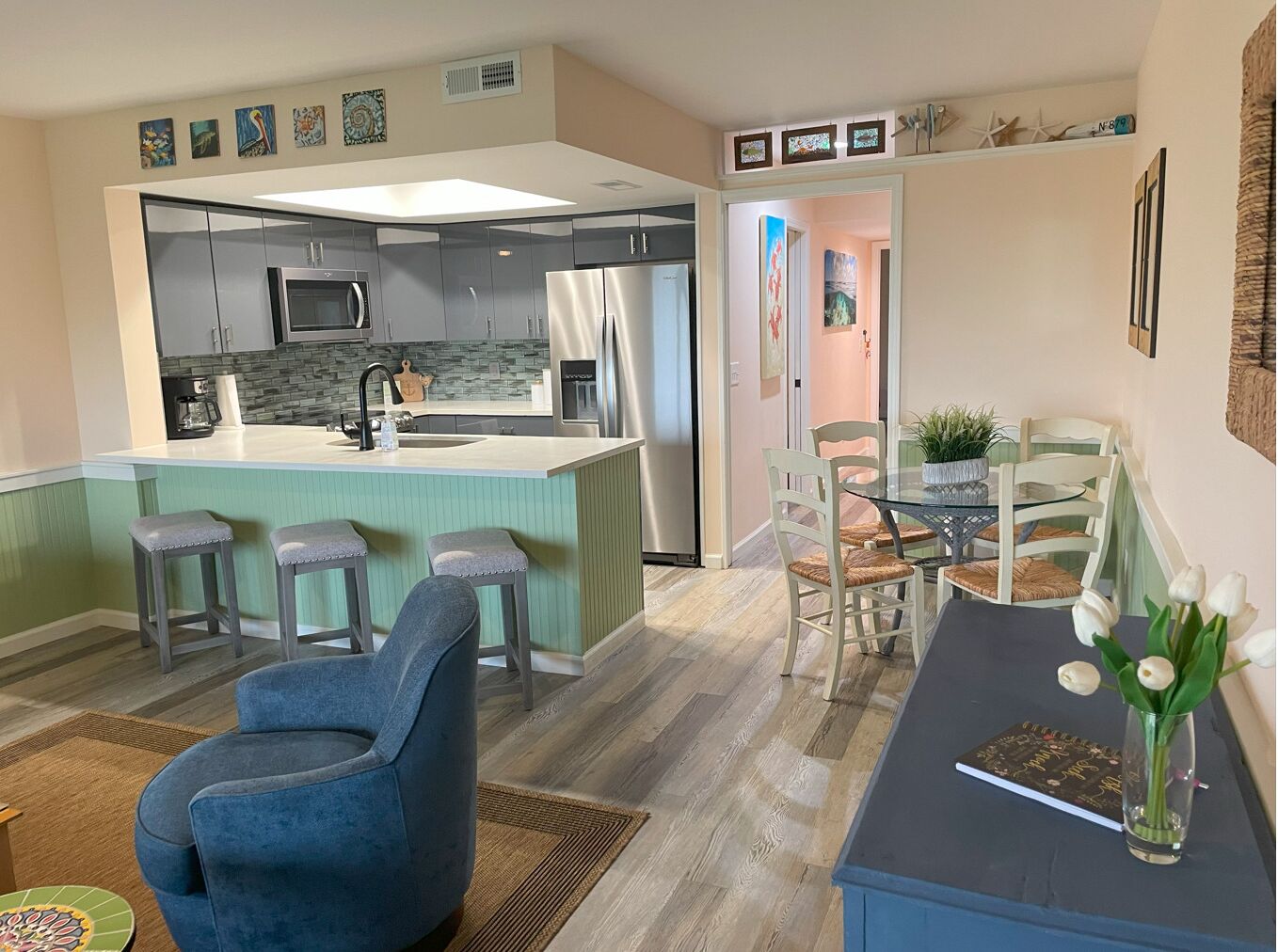 Strickly Beach Bliss Seaside Serinity Awaits 1-bed condo in cool Surf City NC