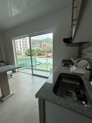 Cookware/dishes/utensils - 97 loft (Cali)