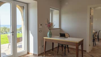 Exclusive-Villa, Balkon, Meerblick | Wohnbereich