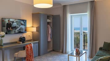 In-room safe, desk, laptop workspace, free WiFi
