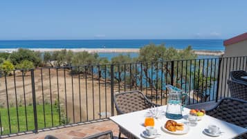 Villa exclusiva, balcón, vista al mar | Terraza o patio