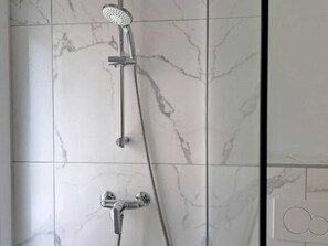 Comfort Apartment, Balcony | Bathroom | Shower, hair dryer, towels, soap - Urban Residence Apartments with parking  (Lugano)