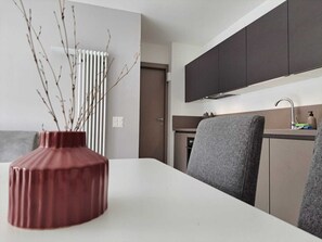 舒适公寓, 阳台 | 私人厨房 | 冰箱、烤箱、炉灶、洗碗机