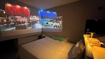 1 bedroom, bed sheets