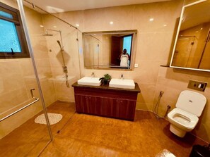 Hårtørrer, håndklæder, Sæbe, Toiletpapir