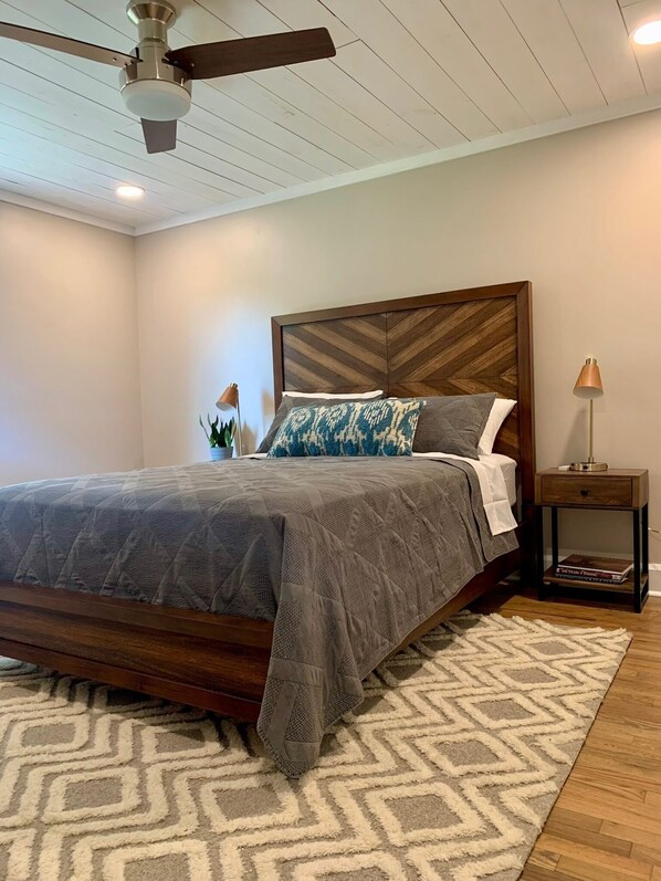 3 bedrooms, desk, iron/ironing board, free WiFi