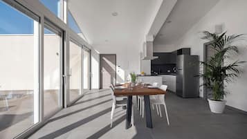 Panoramic Apartment, 2 Bedrooms, Jetted Tub, City View | Ruang tamu