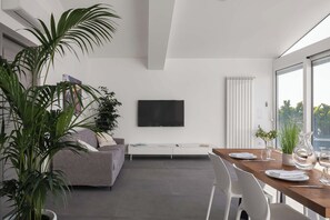 Panoramic Apartment, 2 Bedrooms, Jetted Tub, City View | Living area