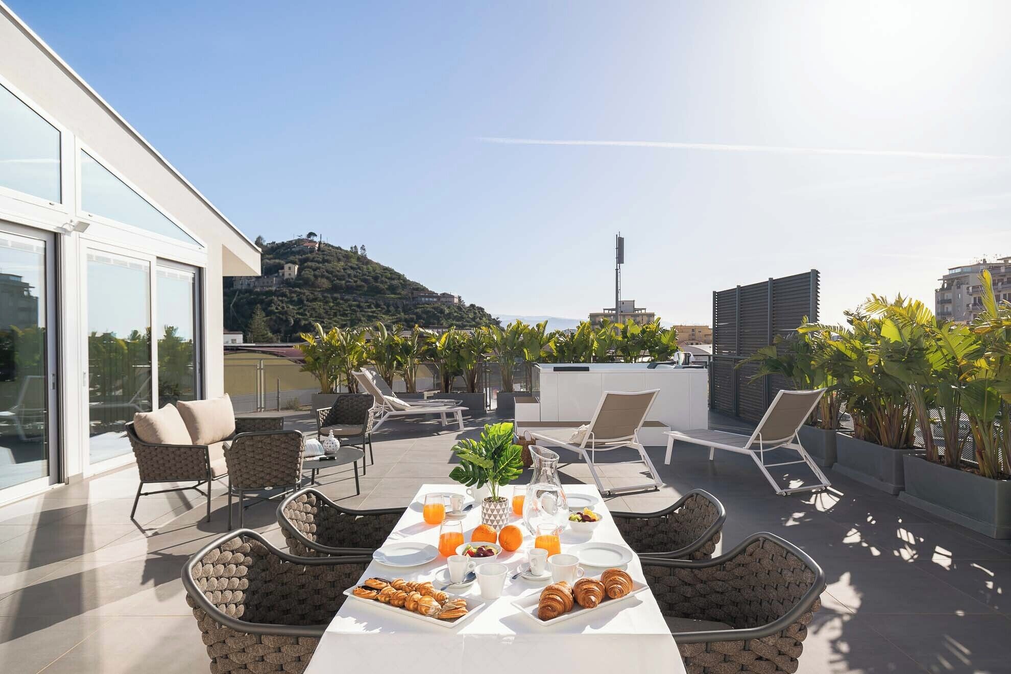 Appartement Panoramique, 2 chambres, bain à remous, vue ville | Terrasse/Patio