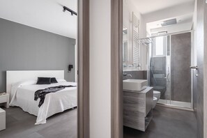 2 bedrooms, laptop workspace, soundproofing, free WiFi